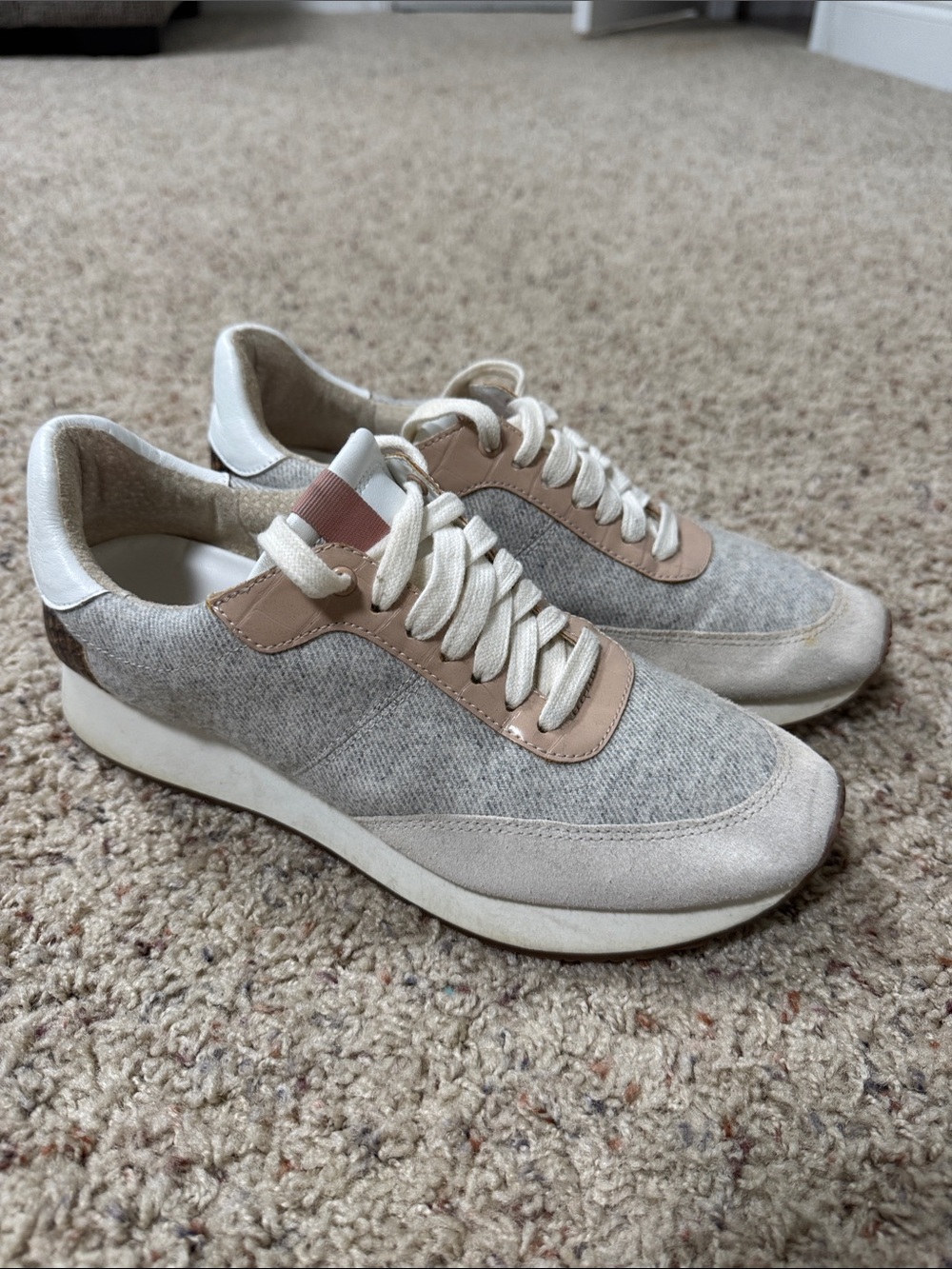 Banana Republic Sneaker